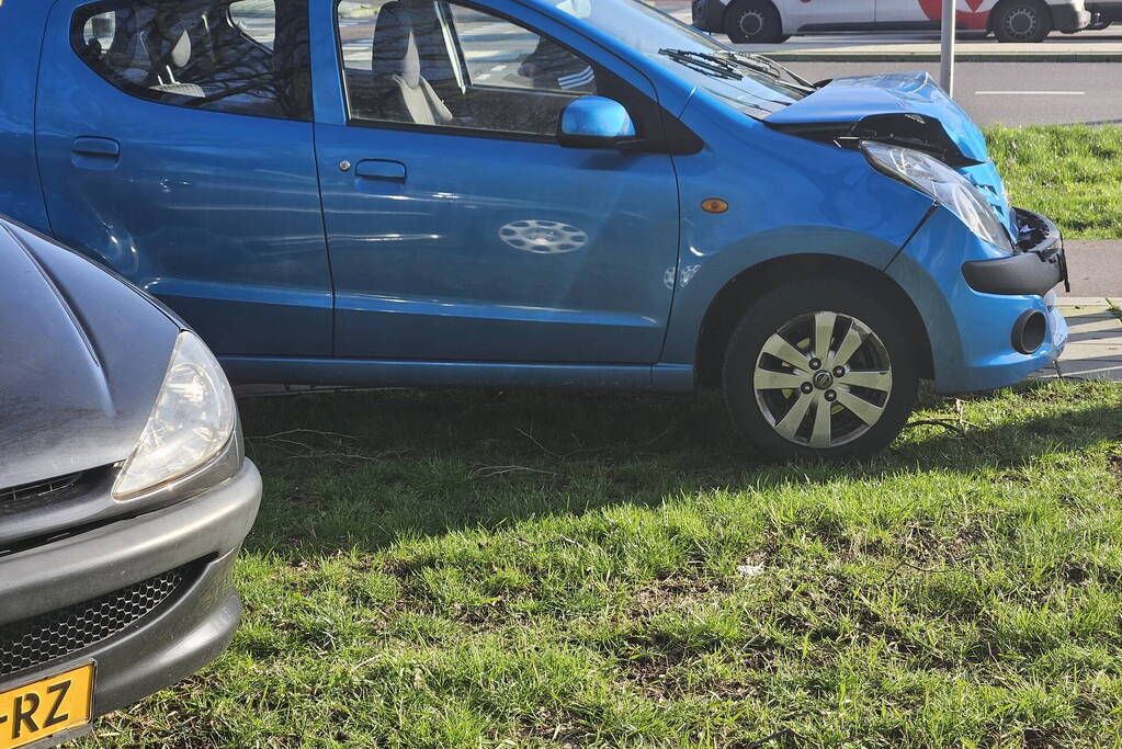 Fikse schade bij kop-staartbotsing voor verkeerslicht