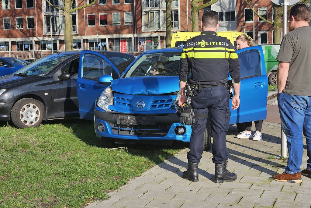 Fikse schade bij kop-staartbotsing voor verkeerslicht