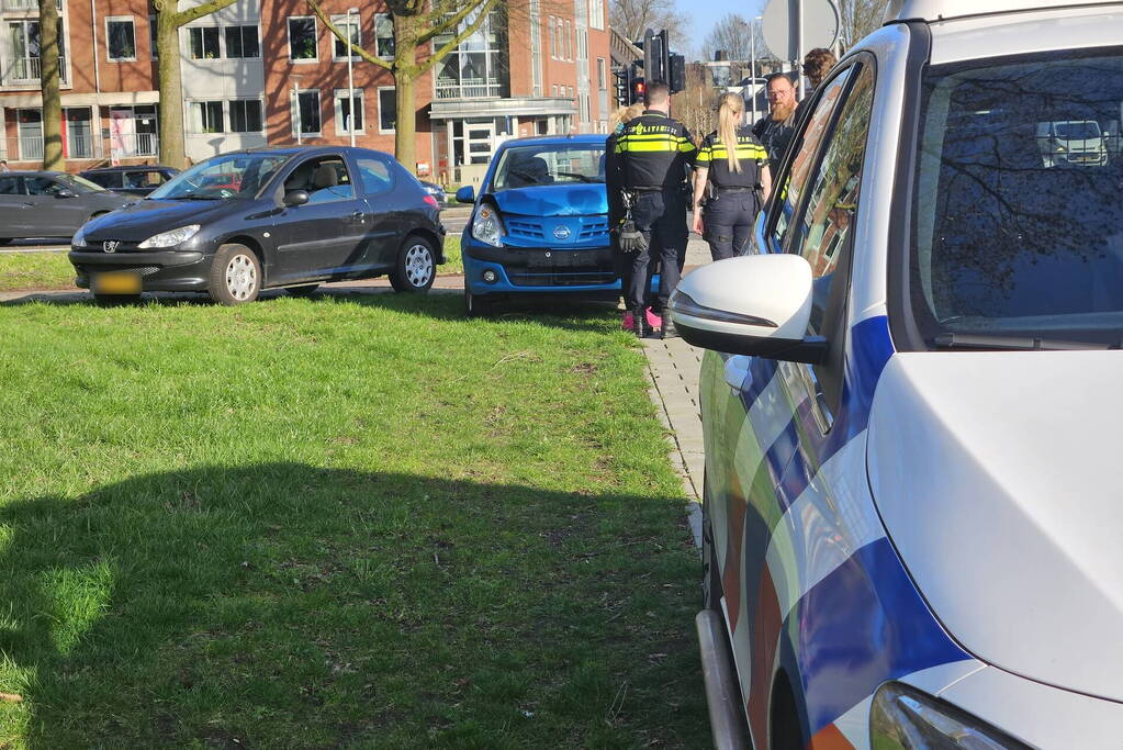 Fikse schade bij kop-staartbotsing voor verkeerslicht