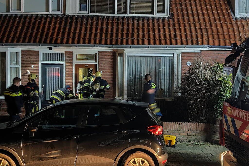 Hulpdiensten forceren deur van woning