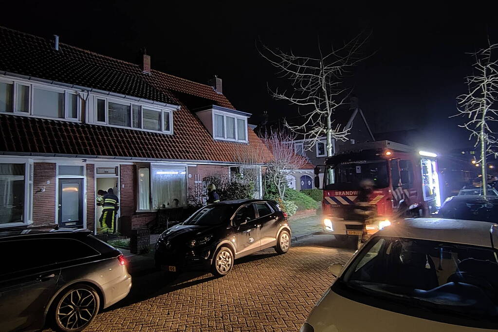 Hulpdiensten forceren deur van woning