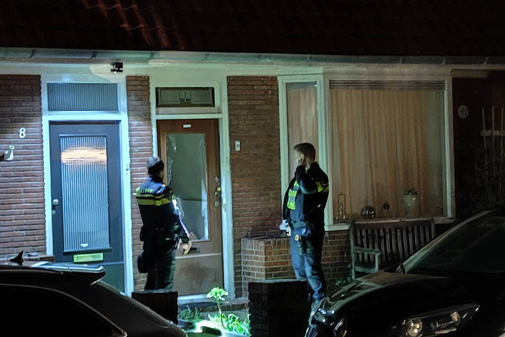 Hulpdiensten forceren deur van woning