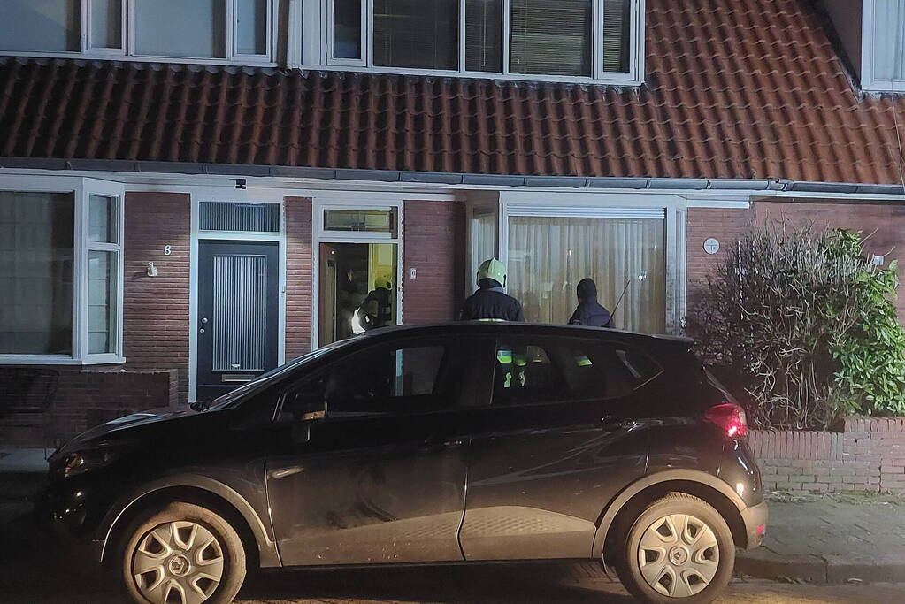 Hulpdiensten forceren deur van woning