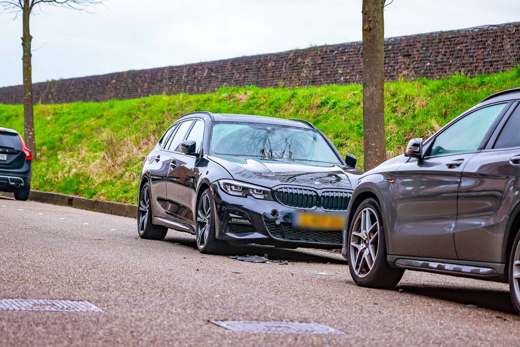 Explosie bij geparkeerde BMW-auto in Nieuwland