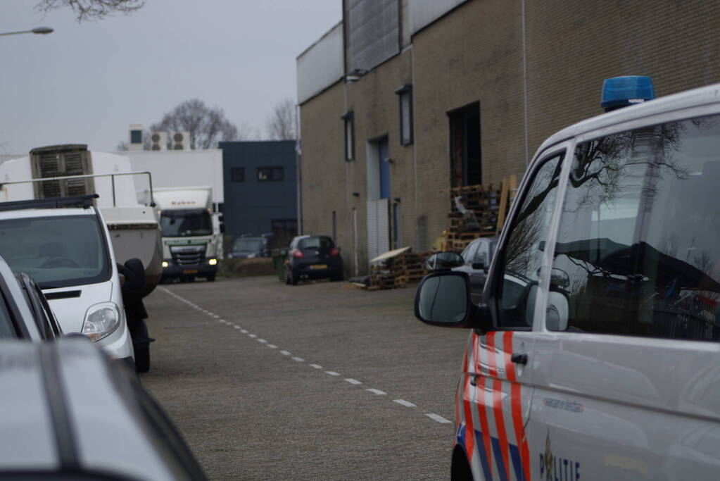 Politie vindt hennepkwekerij in bedrijfspand