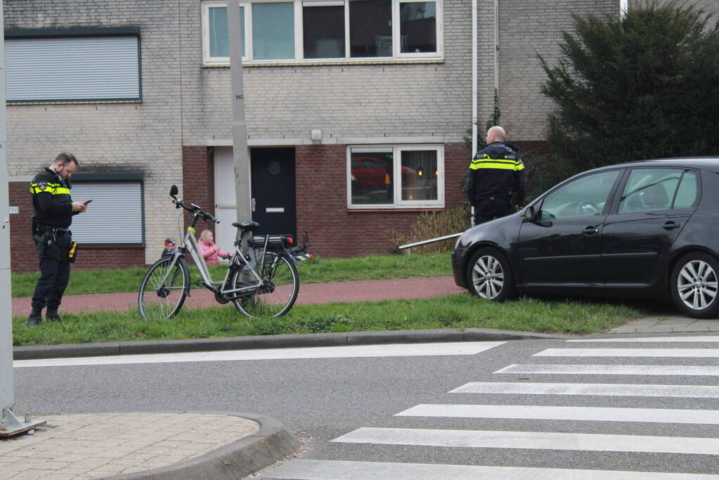 Fietser en automobilist in botsing