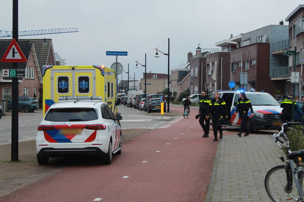 Fietser en automobilist in botsing