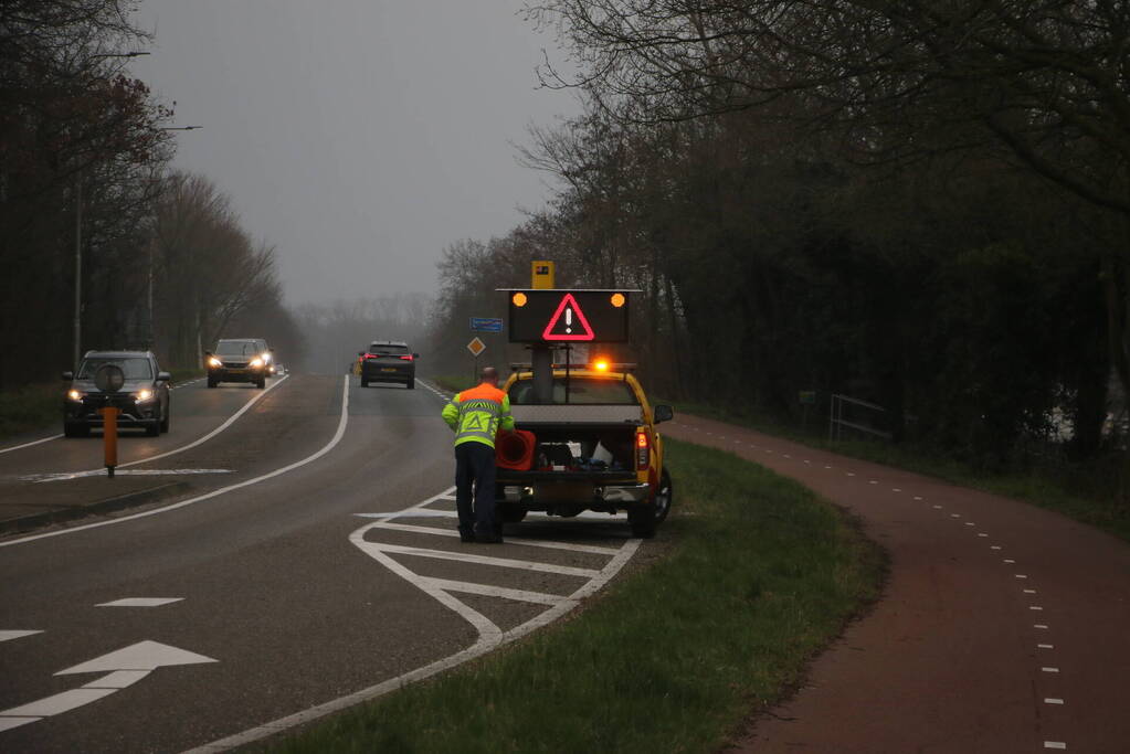 Auto getakeld na kop-staartbotsing