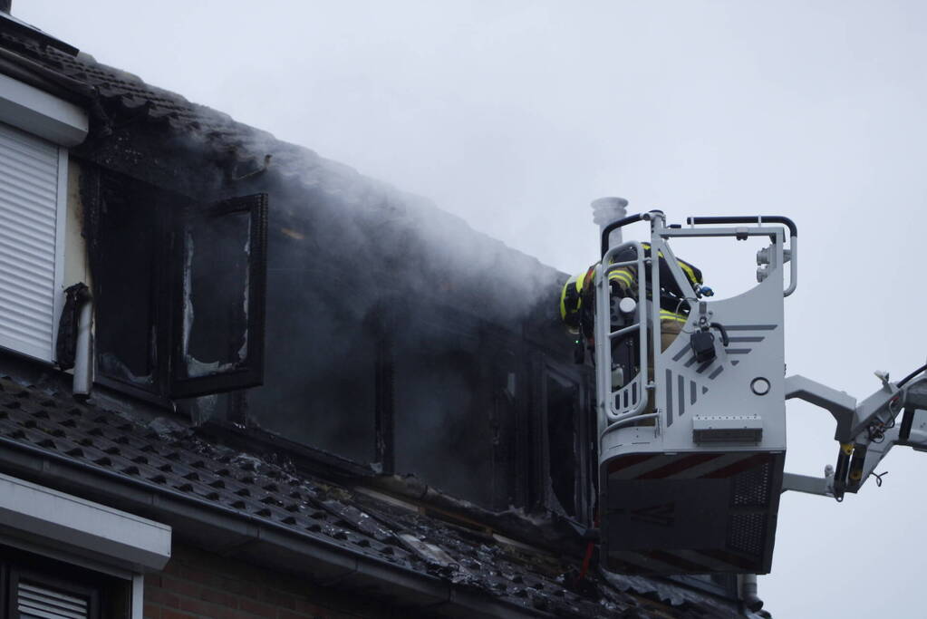 Zolderverdieping van woning verwoest door brand