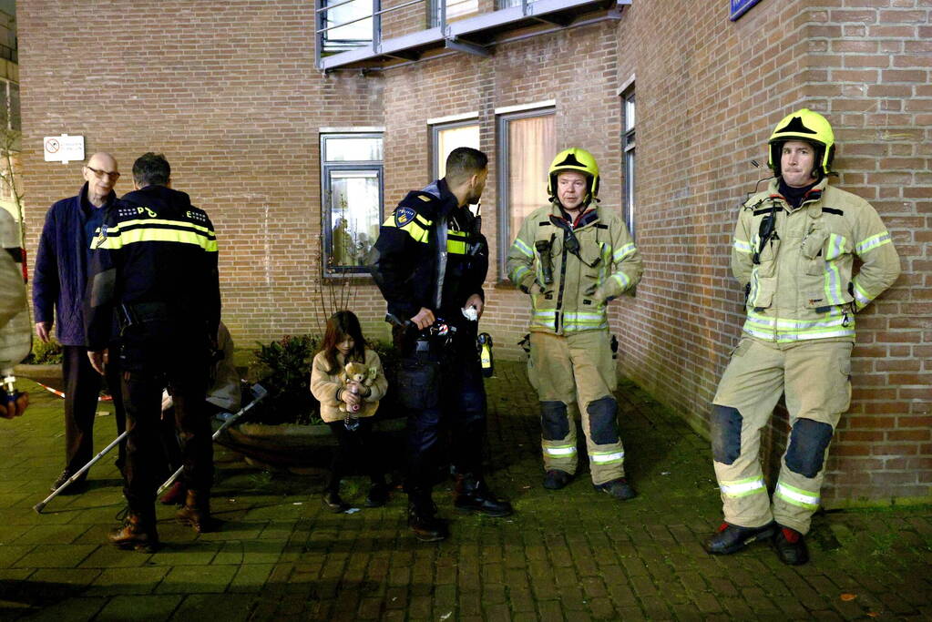 Meerdere bewoners gered bij hevige woningbrand