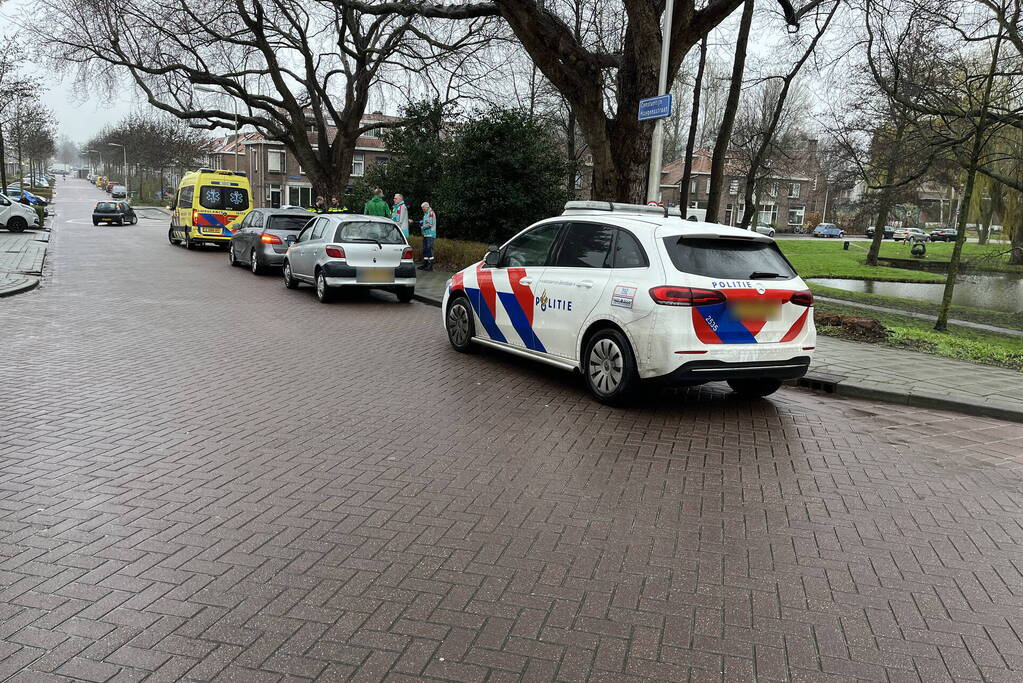 Twee automobilisten botsen achterop elkaar