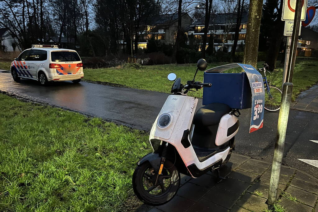 Scooterrijder en fietser in botsing