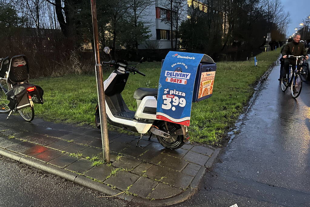 Scooterrijder en fietser in botsing