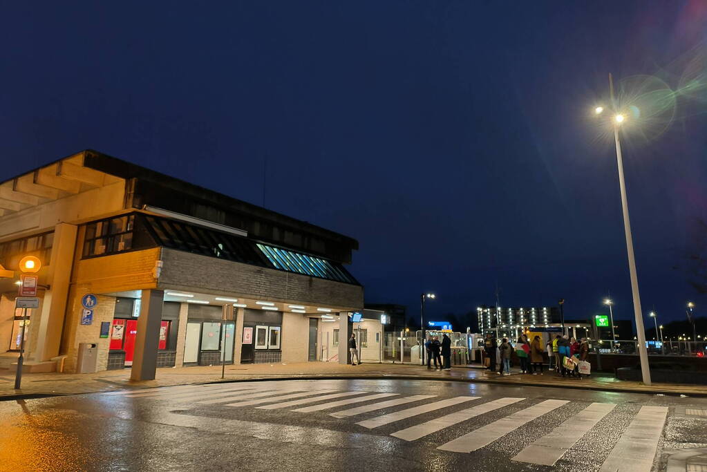 Kleine pro Palestina demonstratie bij treinstation