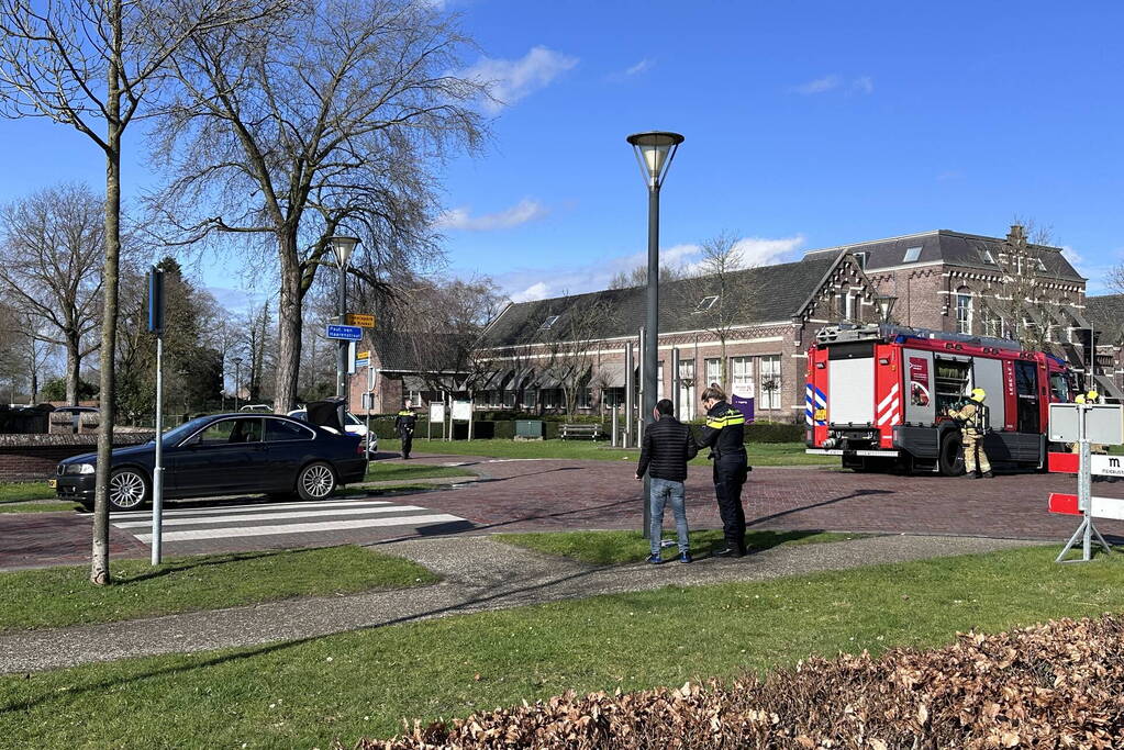 Brandweer in actie voor smeulende geur in kofferbak