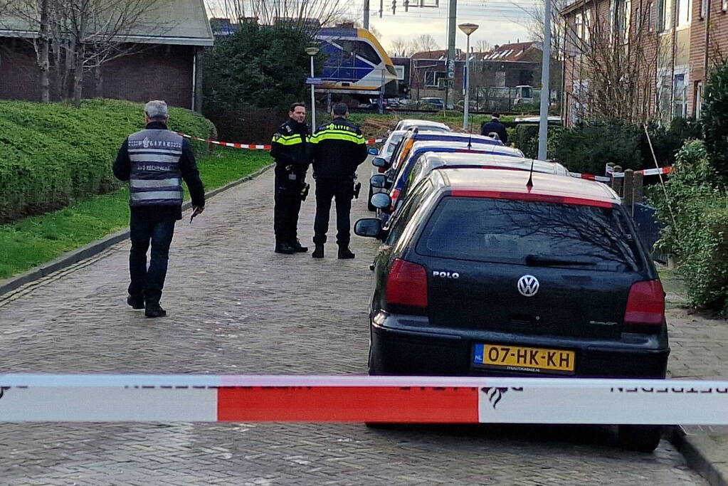 Straat afgezet vanwege steekpartij in woning