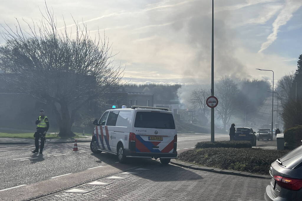 Forse rookontwikkeling bij woningbrand, traumateam ingezet