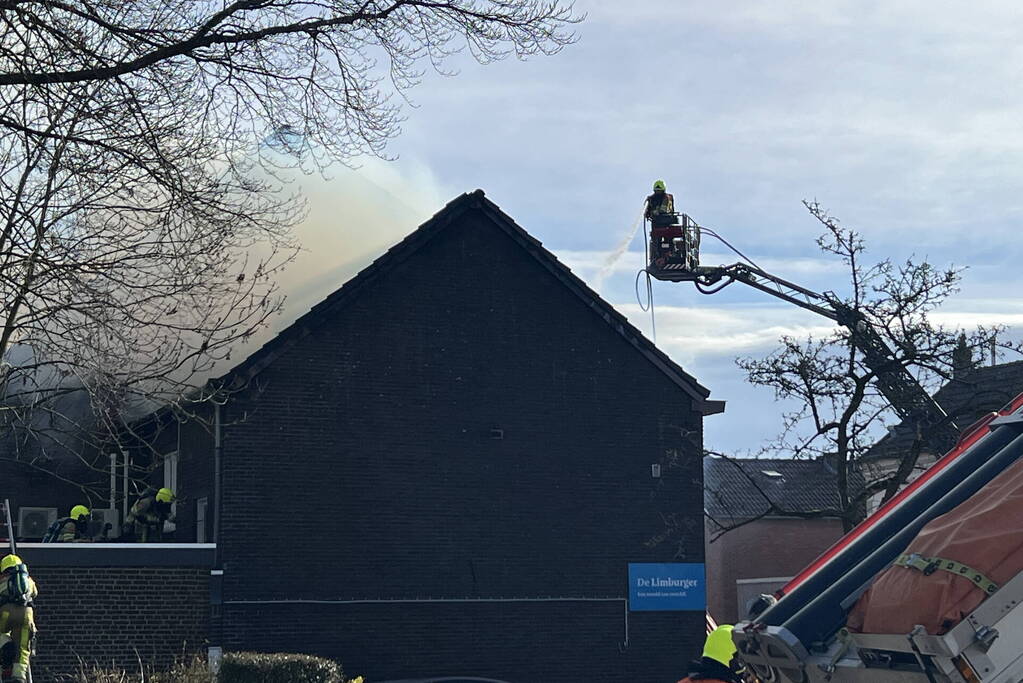 Forse rookontwikkeling bij woningbrand, traumateam ingezet