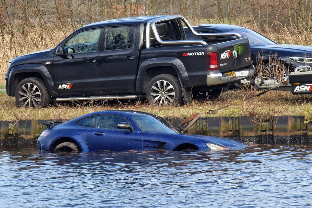 Zeer exclusieve Mercedes te water