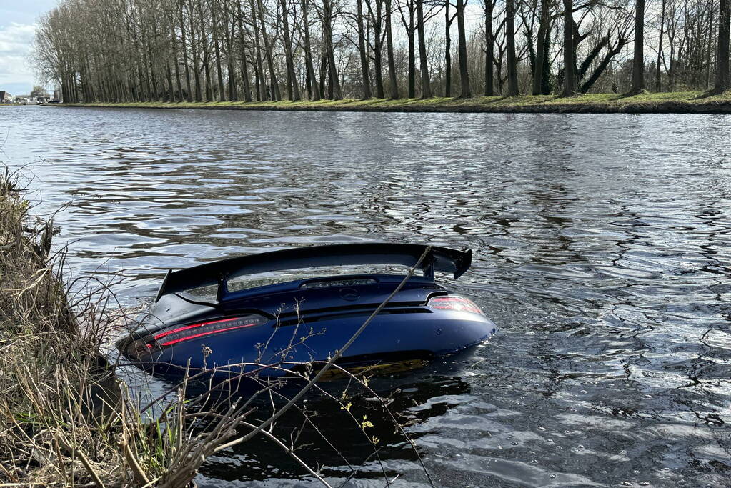 Zeer exclusieve Mercedes te water