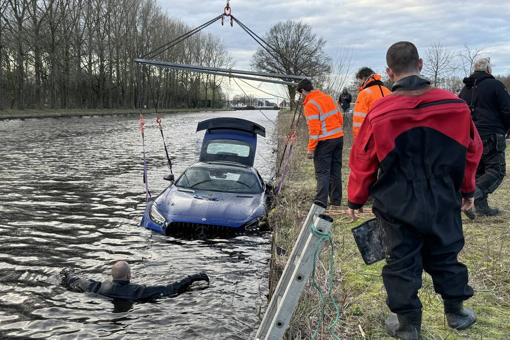 Zeer exclusieve Mercedes te water