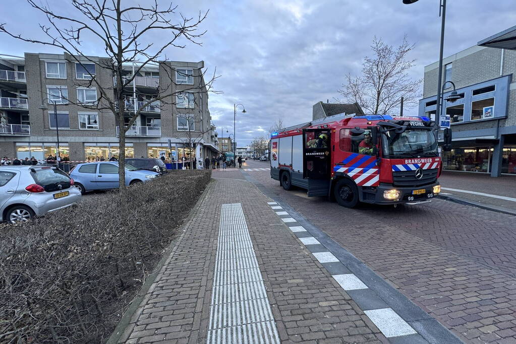 Brandweer dooft brand in kofferbak