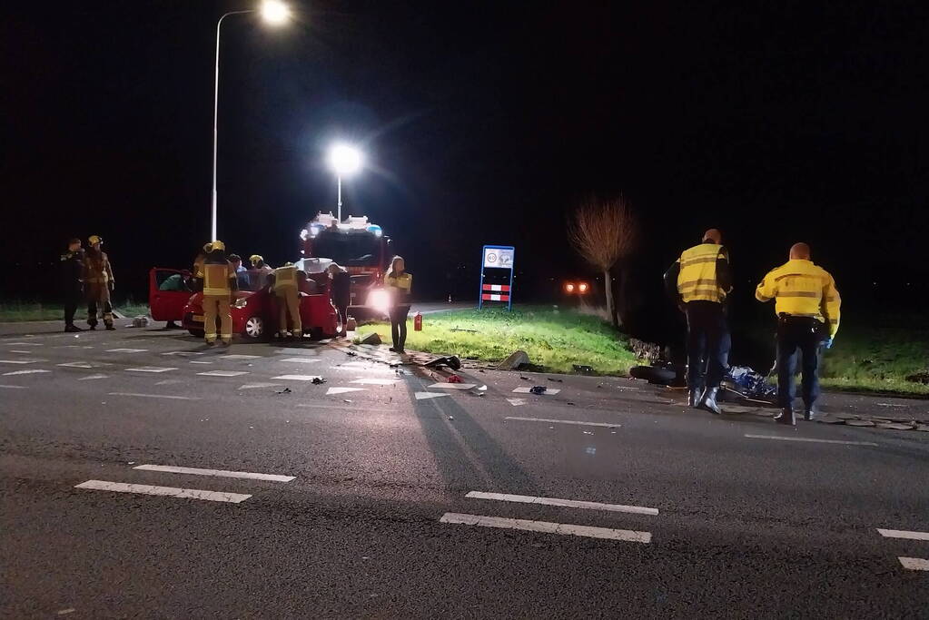 Brommerrijder gewond bij botsing met automobilist, traumahelikopter geland