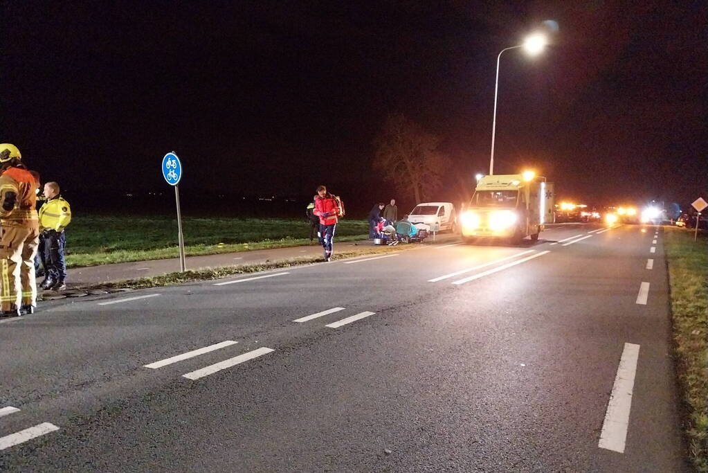 Brommerrijder gewond bij botsing met automobilist, traumahelikopter geland