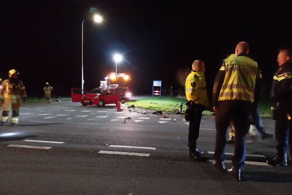 Brommerrijder gewond bij botsing met automobilist, traumahelikopter geland