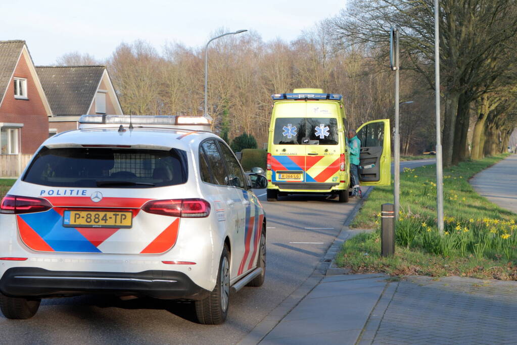 Automobilist gaat ervandoor na aanrijding met fietser