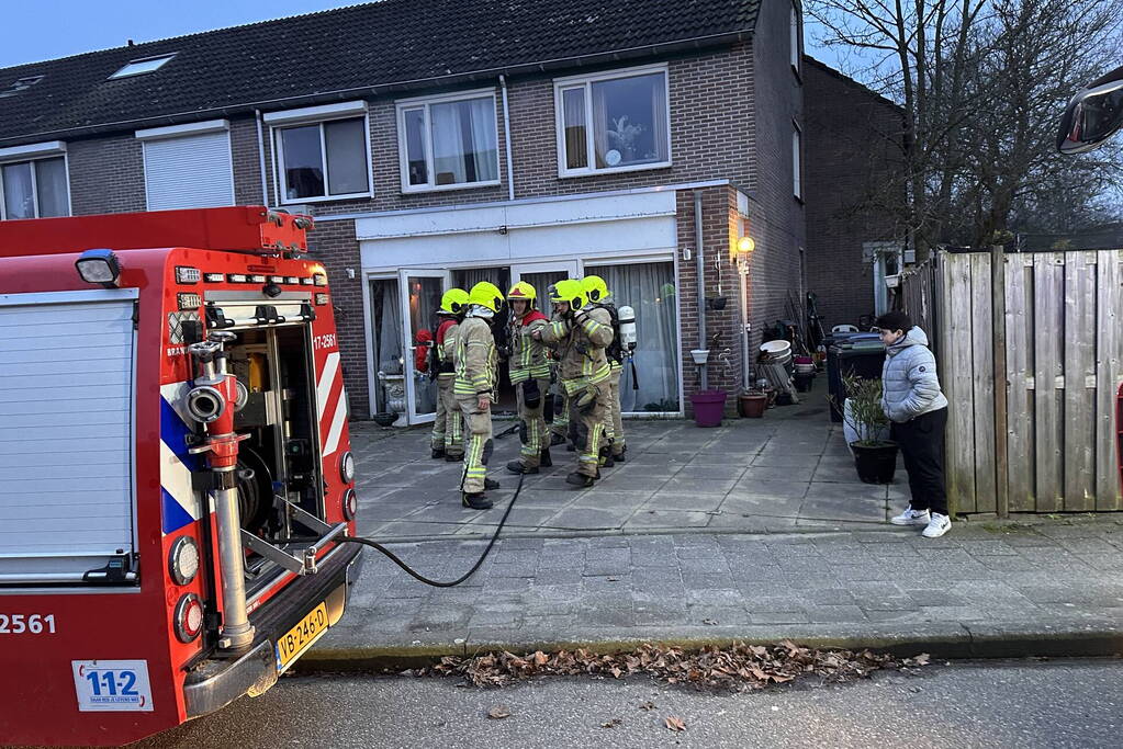 Gordijnen vatten vlam in woning