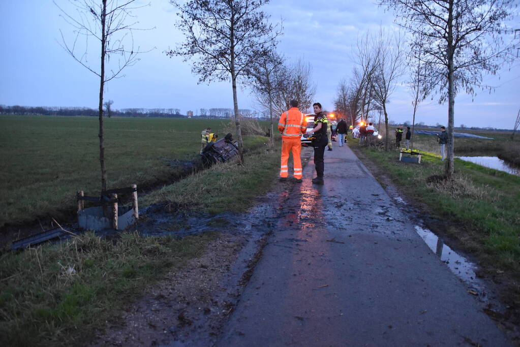 Proefrit eindigd ondersteboven in sloot