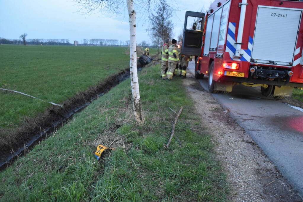 Proefrit eindigd ondersteboven in sloot