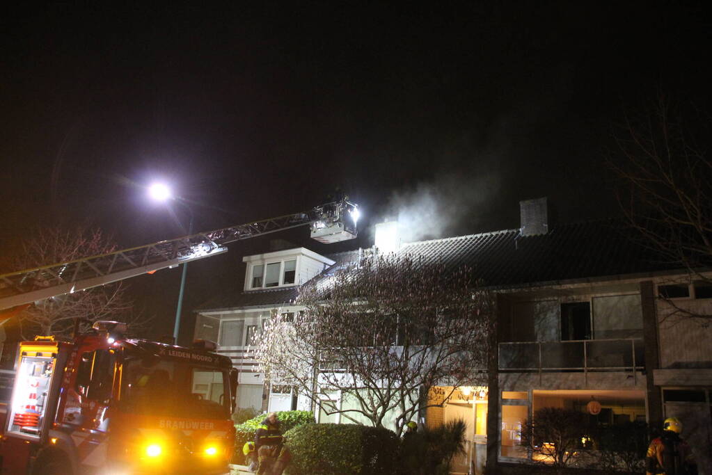 Flinke rookontwikkeling bij brand in schoorsteen