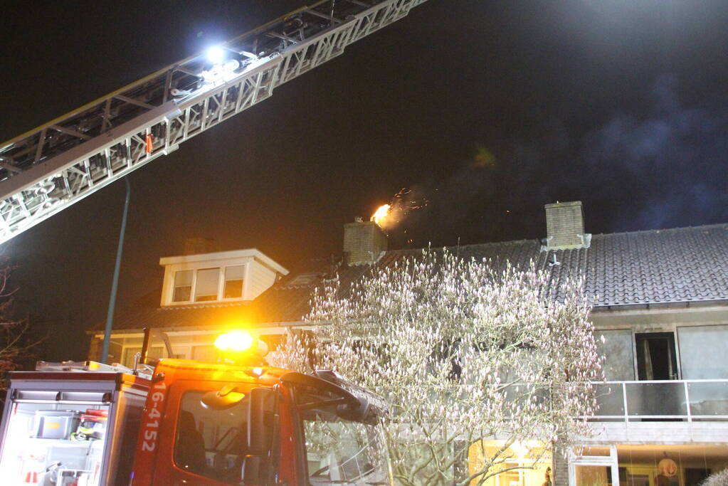 Flinke rookontwikkeling bij brand in schoorsteen