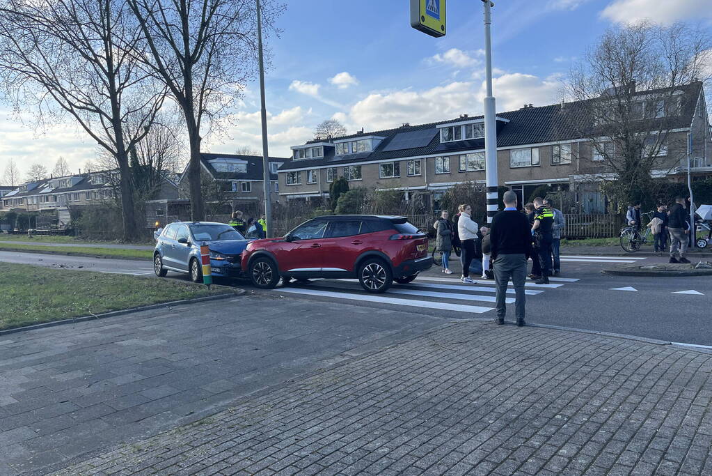 Automobilist gewond nadat tegenligger op verkeerde weghelft terecht komt