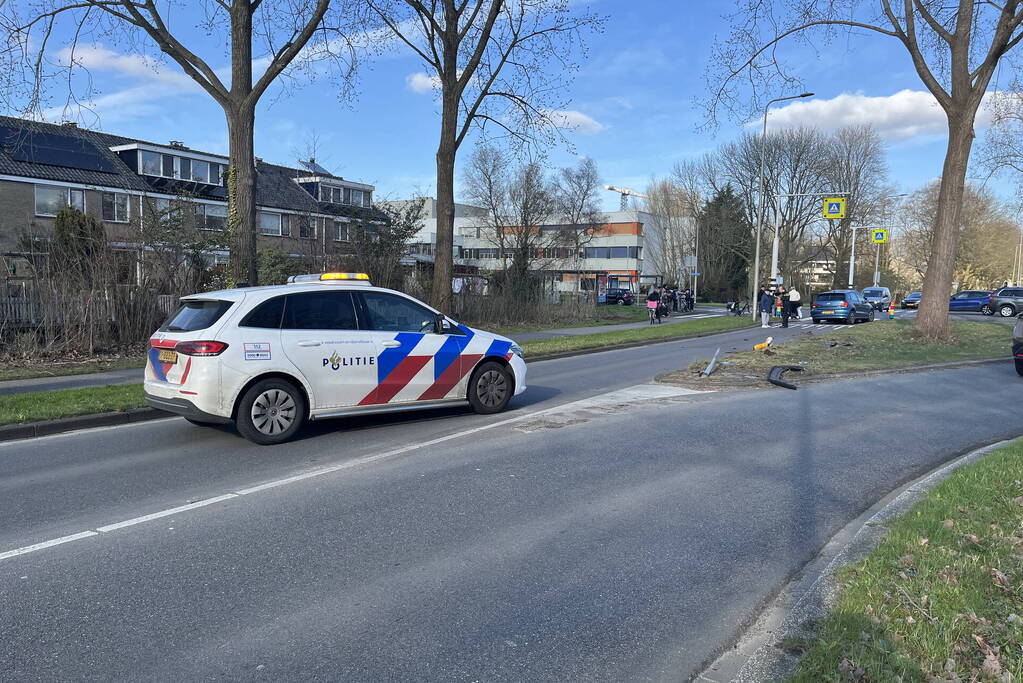 Automobilist gewond nadat tegenligger op verkeerde weghelft terecht komt