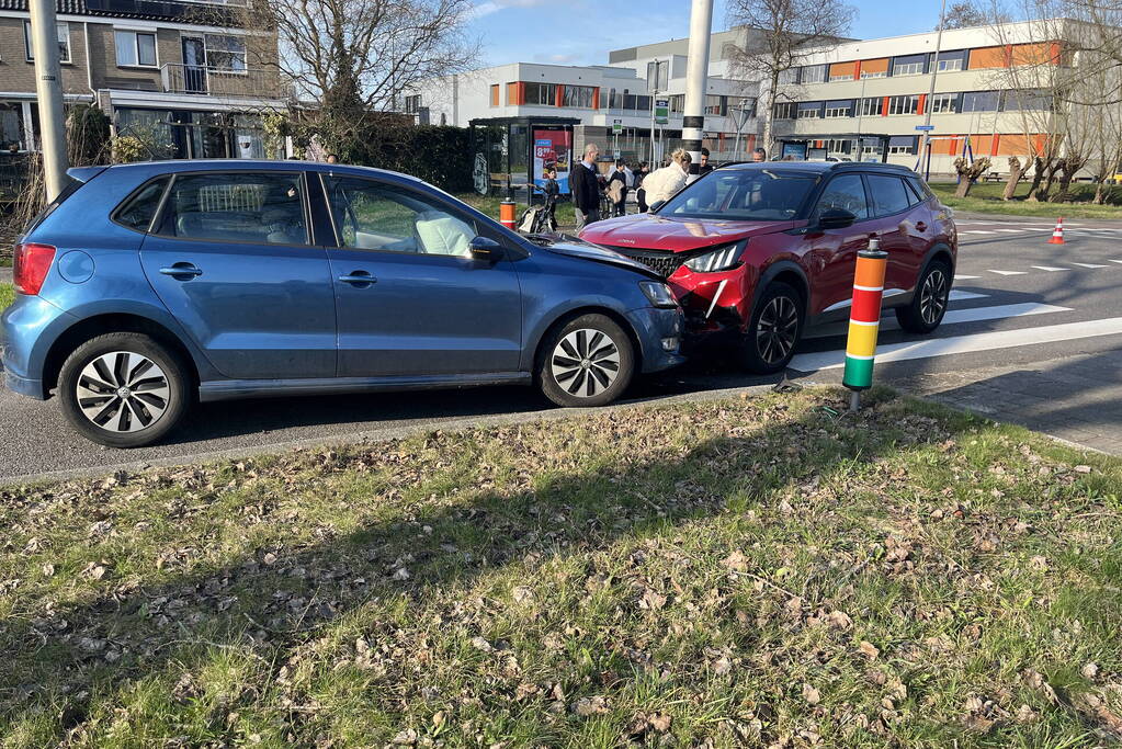 Automobilist gewond nadat tegenligger op verkeerde weghelft terecht komt