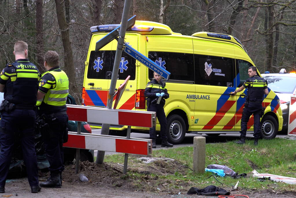 Gewonde bij botsing tussen auto en bestelbus bestuurder aangehouden