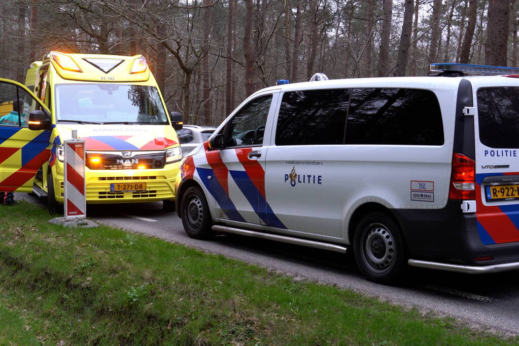 Gewonde bij botsing tussen auto en bestelbus bestuurder aangehouden