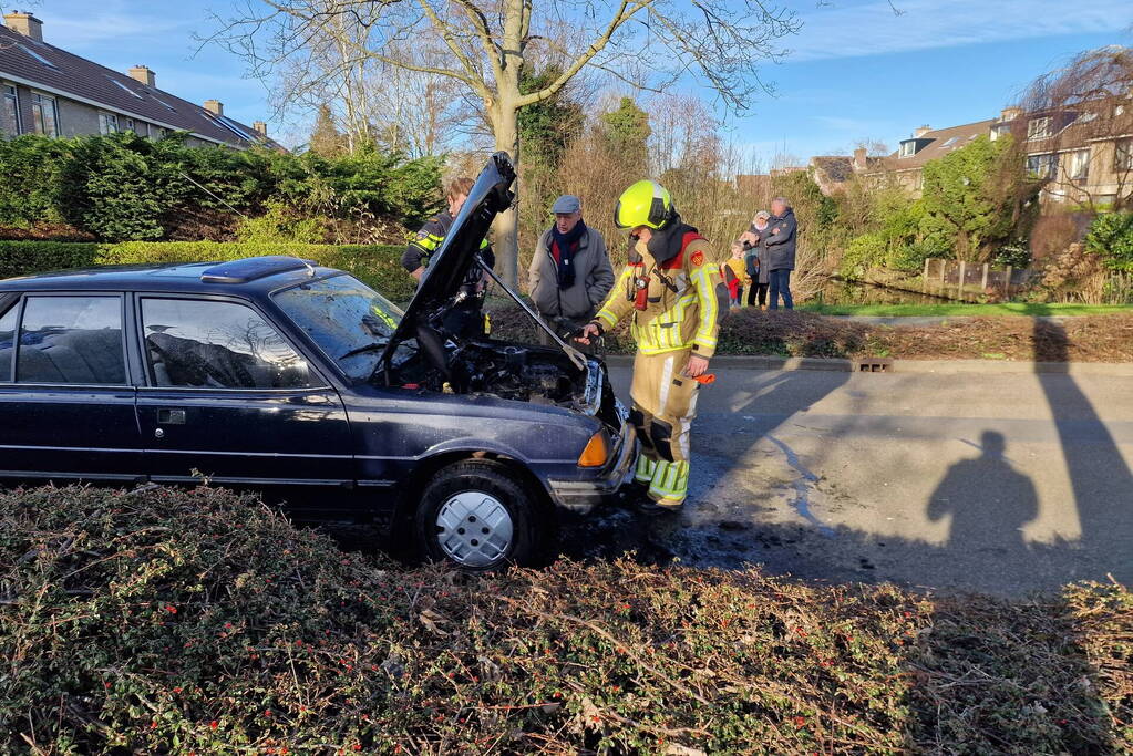 Oude auto fiks beschadigd na brand