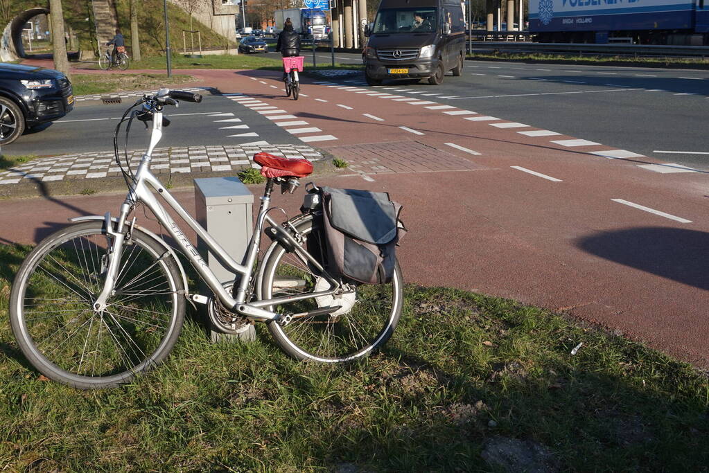 Fietser gewond bij aanrijding op kruising