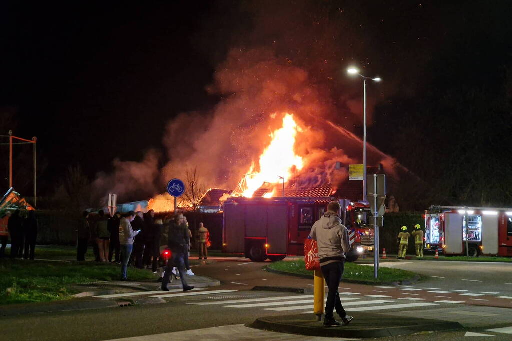 Zeer grote brand in leegstaande schuur