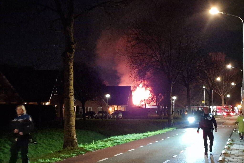 Zeer grote brand in leegstaande schuur