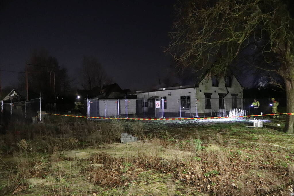 Zeer grote brand in leegstaande schuur