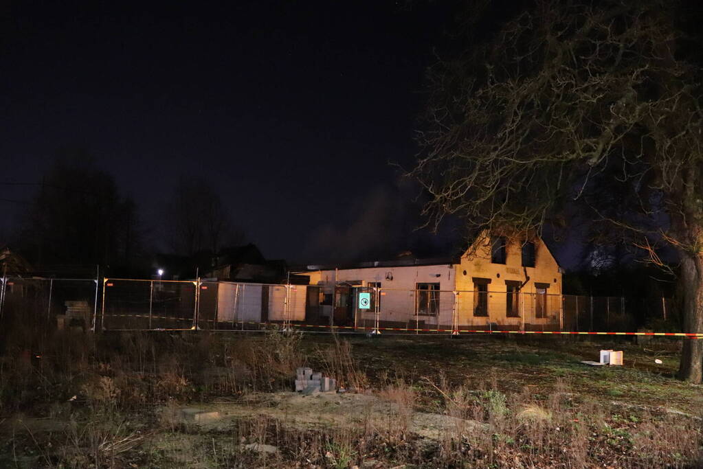 Zeer grote brand in leegstaande schuur