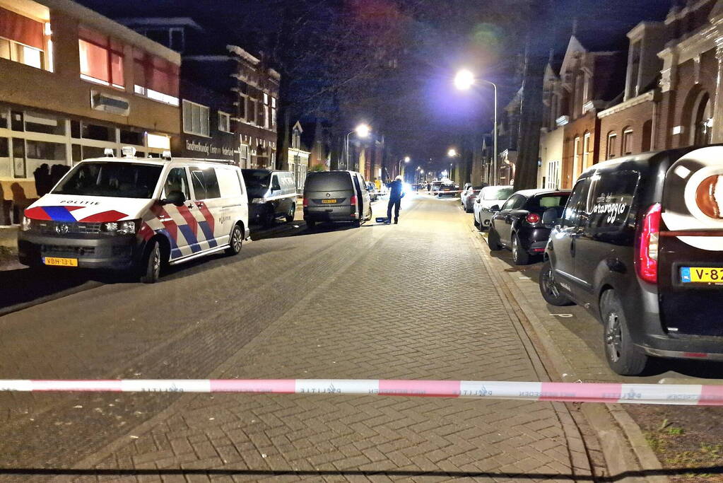 Schade na explosie bij voordeur