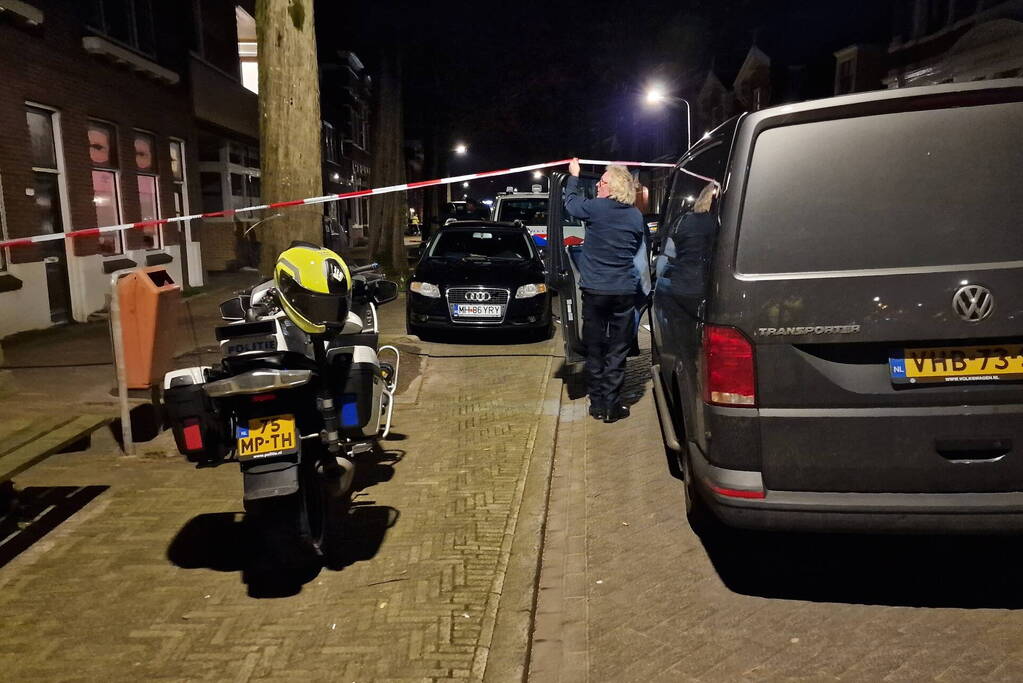 Schade na explosie bij voordeur