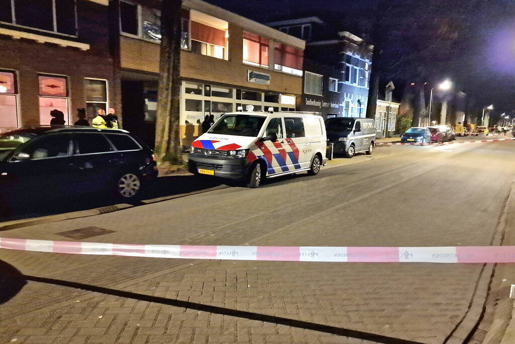 Schade na explosie bij voordeur