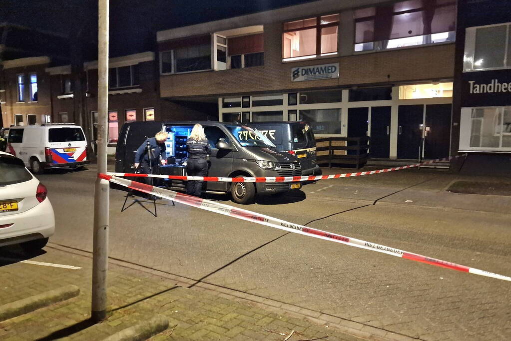 Schade na explosie bij voordeur